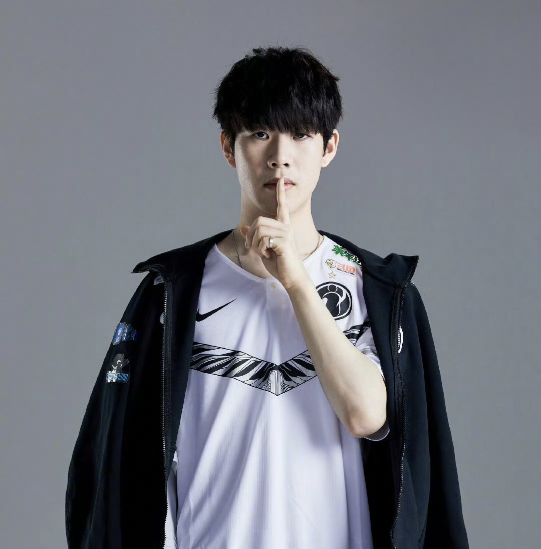 赫罗纳通过 赫罗纳通过