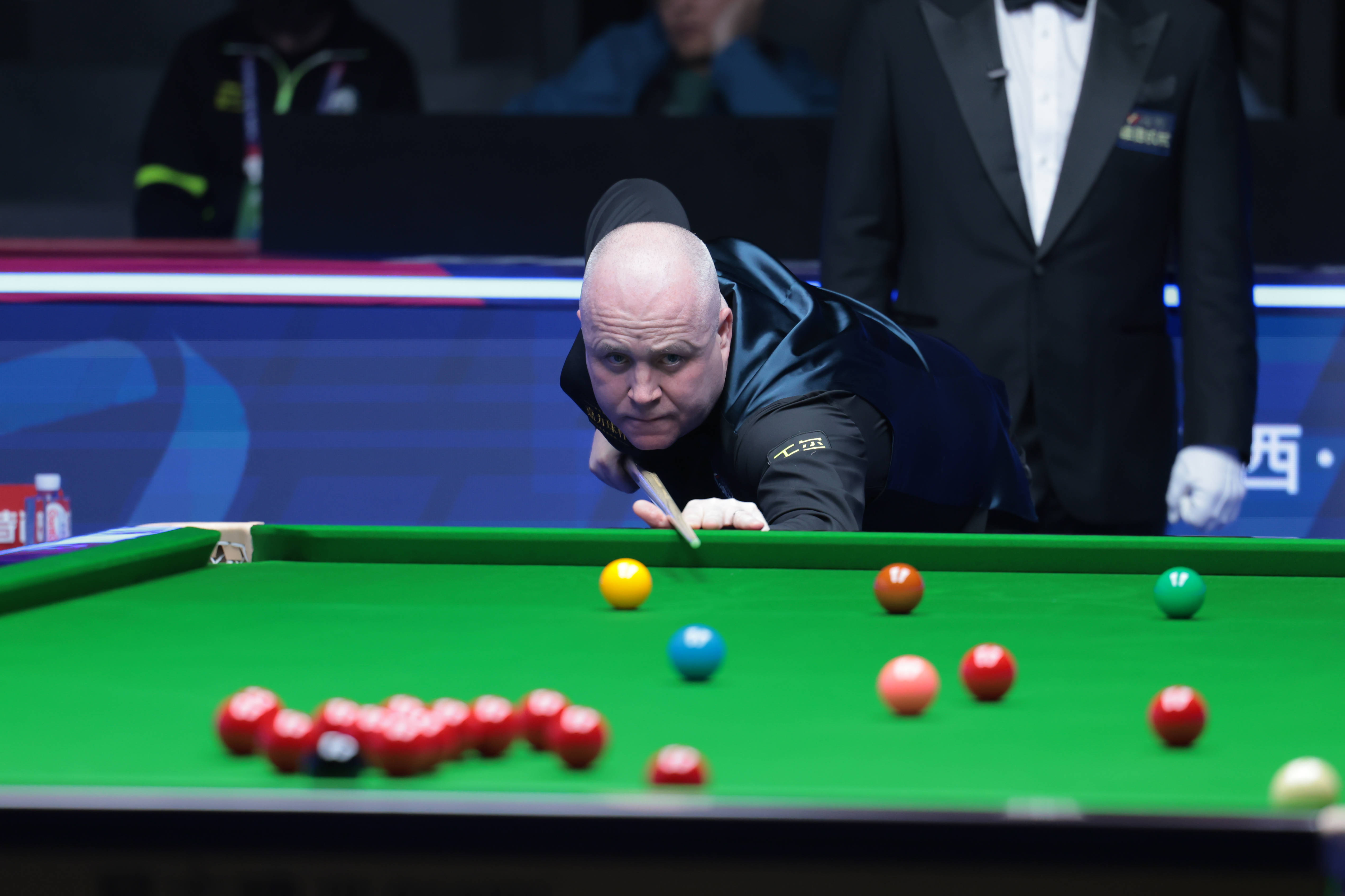 篮球赛场上 篮球赛场上